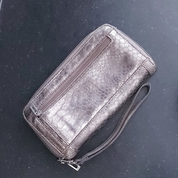 Guess Clutch - Picture 2 of 5